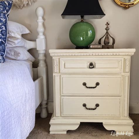 Chalky painting furniture has become a very popular thing to do, so even the learning process can become an enjoyable and rewarding hobby. Lilyfield Life: White painted furniture: before and after ...