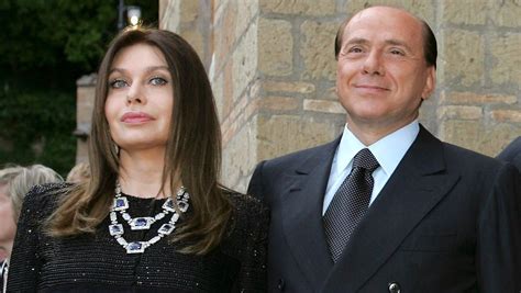 Berlusconi Le Donne In Fila Per Lui Il Cav Era Generoso In Sentimenti E Assegni
