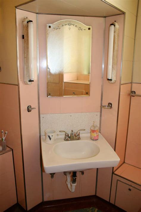 The newspaper has some 400,000 readers a day, so that's a. Noelle's 1930s bathroom with pink panel walls - Retro ...
