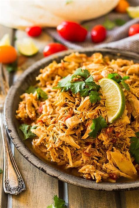 A fried rice recipe with shredded chicken, rice, everyday vegetables, eggs, and soy sauce. Slow Cooker Shredded Mexican Chicken | Countryside Cravings