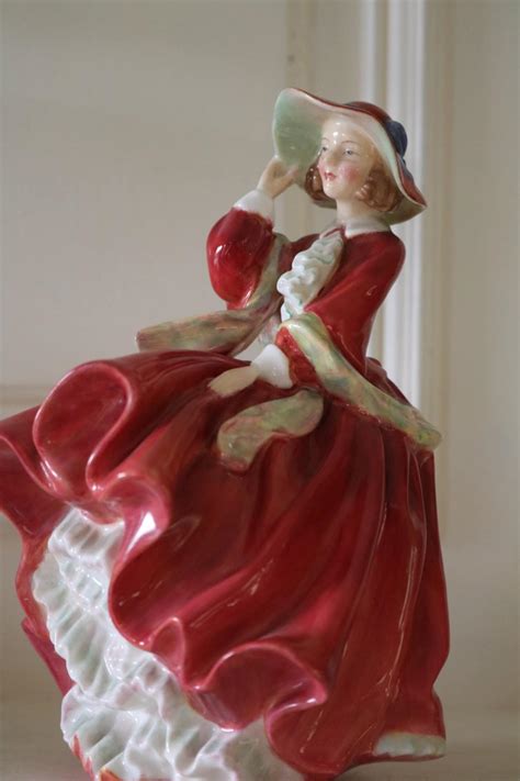 Vintage Royal Doulton Figurine Top O The Hill Hn Etsy