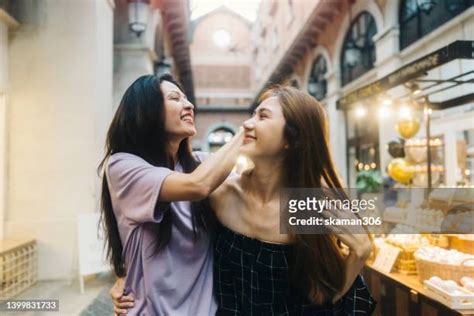 beautiful asian lesbians photos et images de collection getty images