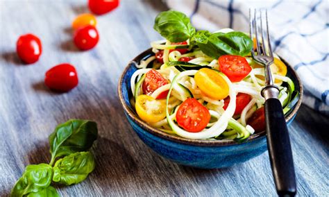 ¿todavía no te crees lo fácil y saludable que puede ser cocinar con el microondas? Ensaladas sanas, sencillas y rápidas de preparar