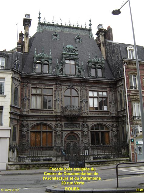 Photo à Rouen (76000) : Façade bois sculptée du Centre de ...