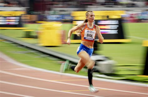 A two times 2021 european indoor championships gold. Bol (19) snelt op 400m horden naar dik PR, plek in halve ...