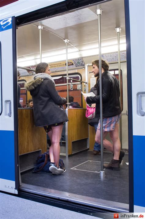 Bilder Von No Pants Subway Ride 2016
