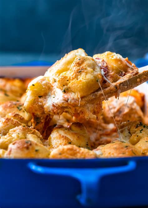 Throughout the middle east, pittas are served alongside main dishes or cut into wedges and used to dip in mezze dishes such as baba ganoush and hummus. Garlic Bread Pepperoni Pizza Casserole Recipe - {VIDEO!!!}