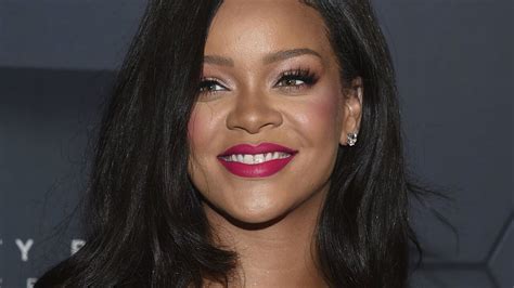 Rihanna Sorprende Sin Maquillaje Con El Primer Selfie De Belleza Real