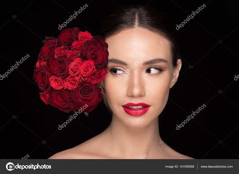 Woman With Roses Bouquet — Stock Photo © Dmitrypoch 141008268