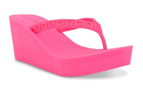 Guess Surri Wedge Flip Flop Soda Sandals Are The 90s Comeback Shoe