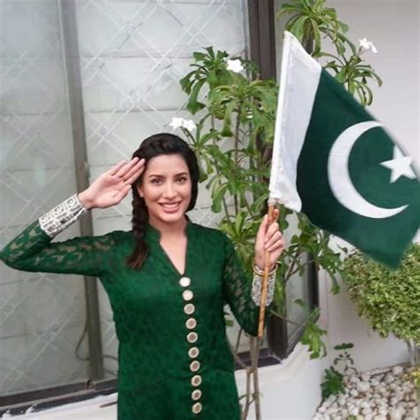 beautiful pictures of pakistani celebrities with flag on pakistan day reviewit pk
