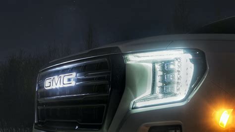2021 Gmc Yukon Gets Brands First Illuminated Emblem Gm Authority