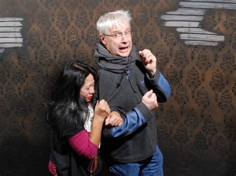 27 Hilarious Images Of People Who Just Can't Handle Haunted Houses