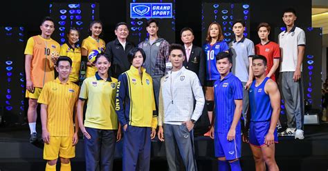 พฤศจิกายน 13, 2019 ทีมชาติไทย, ฟุตบอลโลก ทีมชาติ อุ่นเครื่อง ยูฟ่าแชมเปี้ยนลีกส์ ยูโรป้าลีก แกรนด์สปอร์ตเปิดตัวชุดทีมชาติไทยสู้ศึกซีเกมส์ 2019 ภายใต้ ...