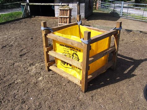 I love the design as it allows for expansion, should the need arise in the future. Horsemanship UK: Cheap DIY Hay Feeder