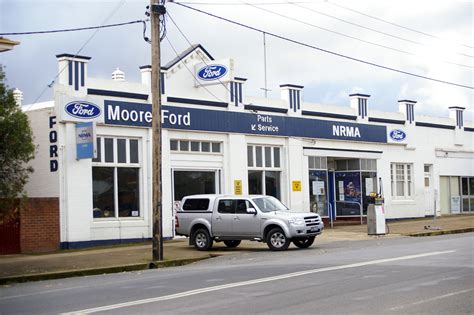 File:Ford Dealership in Junee.jpg - Wikimedia Commons