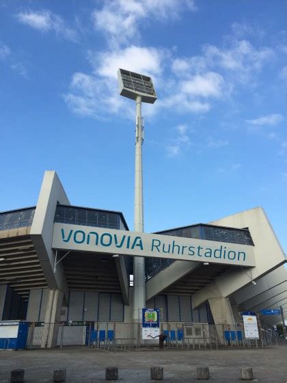 The roots of vonovia ruhrstadion, previously called simply ruhrstadion and rewirpowerstadion for sponsor reasons, go back to october 1911 when a first sports field was opened at the site of the. VfL Bochum präsentiert das Vonovia Ruhrstadion - der neue ...