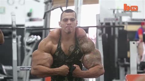 Russian Bodybuilders Bulking Oil Injections Result In 24 Inch Biceps