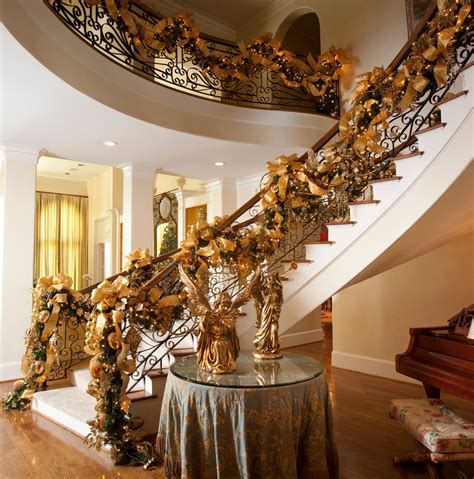 35 crafty outdoor holiday decorating ideas. Gold with Sparkles - A Magical Christmas Theme ...