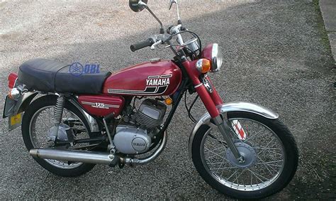 Looking to get a ttr125? Yamaha RS125 Small Size 2-Stroke Bike Red