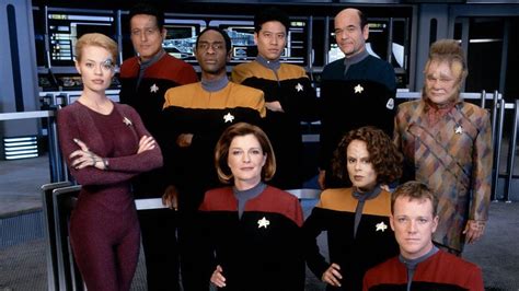 Star Trek Voyager Cast Will Reunite For 25th Anniversary On Stars In