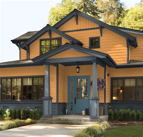 It can really add that extra curb appeal when painted on the front door. Exterior 9 | Benjamin Moore | Exterior paint colors for ...