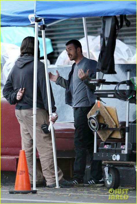 Chris Evans A Many Splintered Thing Set Hang Out Photo Chris Evans Photos Just