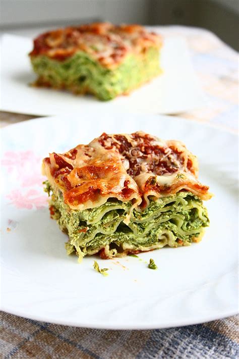 This classic italian lasagna is authentic, made with bechamel white sauce (no ricotta) and a simple red sauce. collecting memories: Spinach & Ricotta Lasagna