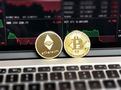 Selain membantu pemerintah dalam membuat aturan, asosiasi blockchain indonesia juga ingin membantu masyarakat membedakan startup yang kredibel dan tidak. 5 Masalah Besar dalam Blockchain yang Harus Anda Sadari ...