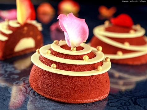 Chocolate cake, with a mound of imported swiss chocolate mousse, covered with imported chocolate ganache and topped with whipped topping. Chocolate Dome Cakes | Recipe | Chocolate dome, Desserts ...