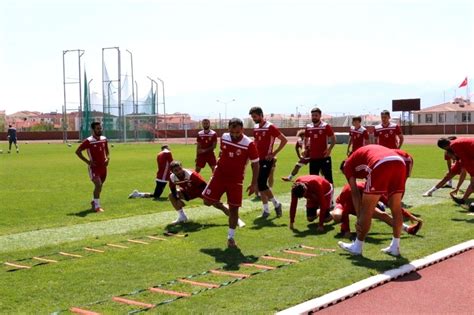 Erzincanspor Karaköprü Belediyespor maçı hazırlıklarını sürdürdü