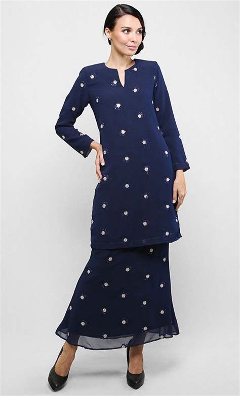 Kurung moden daeva premium kami ini dihasilkan khas gorgeous print and color and good quality! Baju Kurung Chiffon in Dark Blue | Raya Fashion Favourites ...