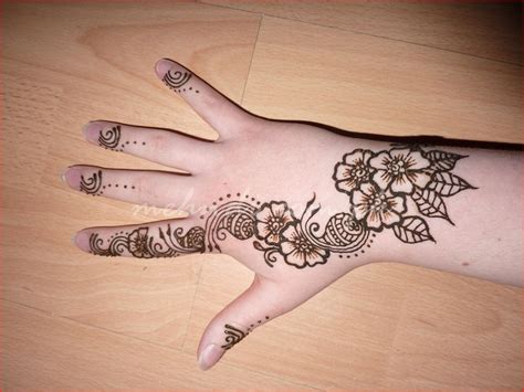 51 Easy And Simple Mehndi Designs For Kids