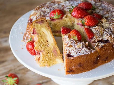 Kuchen mit keksen wir haben 1577 raffinierte kuchen mit keksen rezepte fur dich gefunden. Erdbeer-Mandel-Kuchen mit Frischkäse-Tupfen | Rezept ...