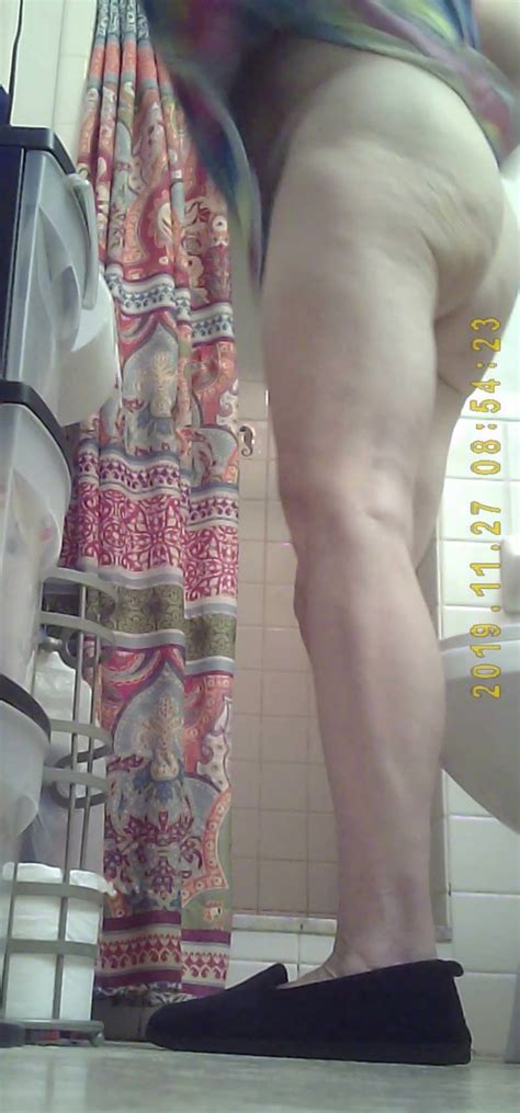 Naked Grandma In Bathroom Pictures Shooshtime