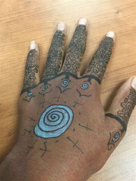 You can try different henna designs at home such as zodiac tattoos, angel tattoos, bird tattoos, heart whatever be your desires, henna tattoos are your calling! Pin by Messiah Wilson on Cute | Henna hand tattoo, Hand ...