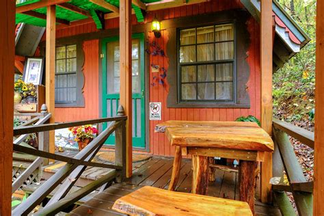 Cabin rentals and vacation rentals in helen, ga. Cabins in Helen GA | Pet Friendly - The Hilltop Cabin at ...