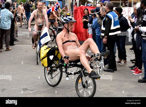 Bristol England World Naked Bike Ride Participants Compter Du