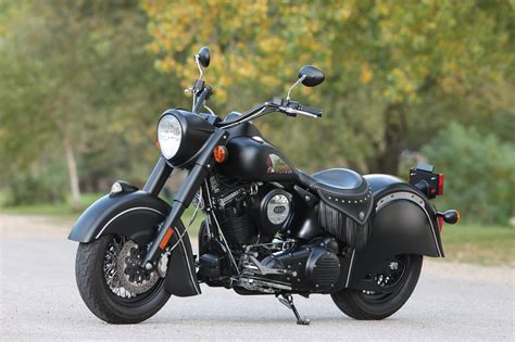 Directo de fábrica, cada chief black horse viene con encendido sin llave, puerto de carga usb, control de crucero, abs y llantas pirelli night dragon. INDIAN Chief Dark Horse specs - 2011, 2012 - autoevolution