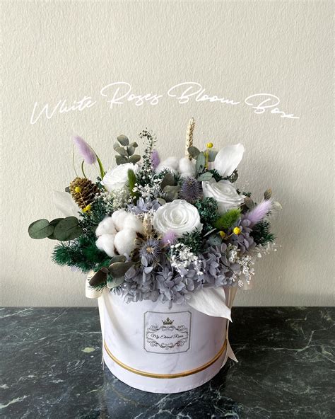 Glass cover + immortal flowers. White Roses Preserved Flower in Medium Bloom Box