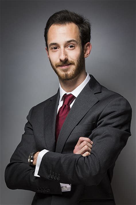 How to make a good linkedin profile—the basics. LinkedIn Headshot Options