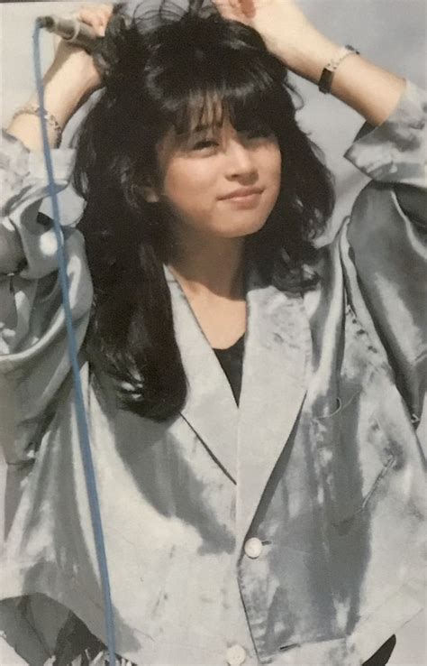 If you are a child of the 80s, then you should be aware of what this means. Akina Nakamori, 1980's 中森明菜 | モノクロ 画像, 中森明菜 可愛い, 80年代
