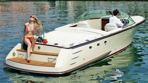 Comitti Lake Boat Girl Cruiserboataccessories Cruiser Boat Boat Girl Best Pontoon Boats