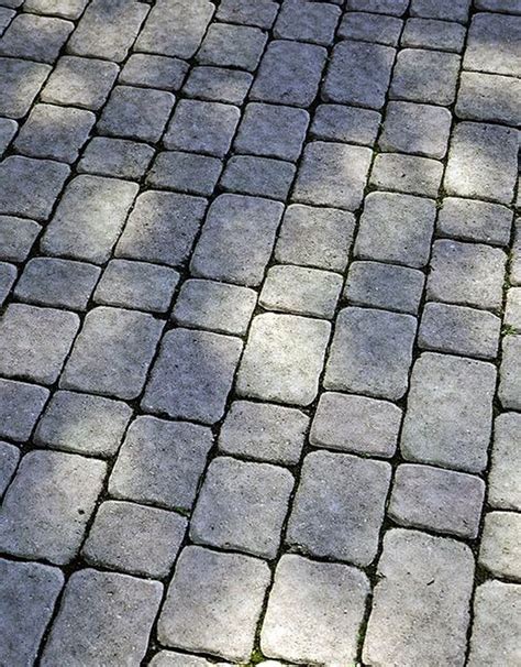 Pros And Cons Of A Cobblestone Paver Driveway Paver Stone Patio