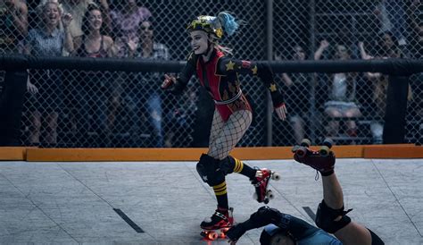 Birds Of Prey Margot Robbie Trained With Roller Derby Experts For Movie Syfy Wire