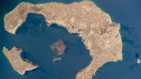 Greeces Santorini Volcano Erupts More When The Sea Level Drops