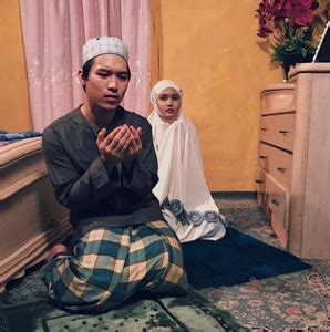 Instagram star who has used the platform to post of his worldwide adventures and time spent with friends and family. Berlakon Watak Mualaf, Ada Peminat Tanya Sean Lee Sunat Ke ...