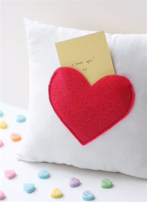 Valentine's day is a holiday that seems to come with prescribed gifts: 15 Cute And Affordable DIY Valentine's Day Gift Ideas For Her