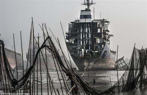 Chittagong Ship Breaking Yard Amusing Planet