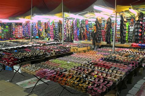 Located about 7 kilometres from kota bharu town. JE TunNel: WAKAF CHE YEH Night Bazaar with Dato Kee Hua Chee